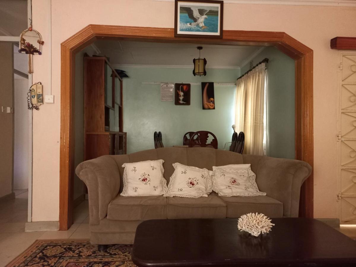 Kuniville Guest House Nyeri Esterno foto