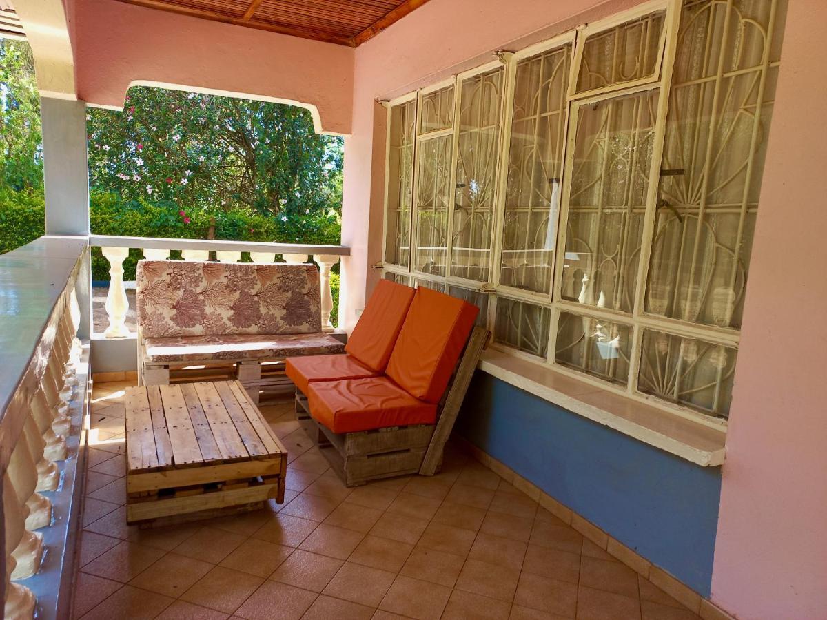 Kuniville Guest House Nyeri Esterno foto