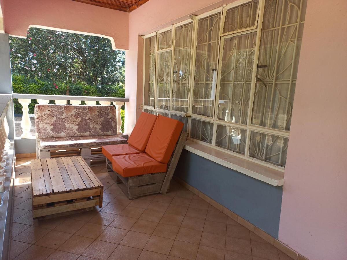 Kuniville Guest House Nyeri Esterno foto